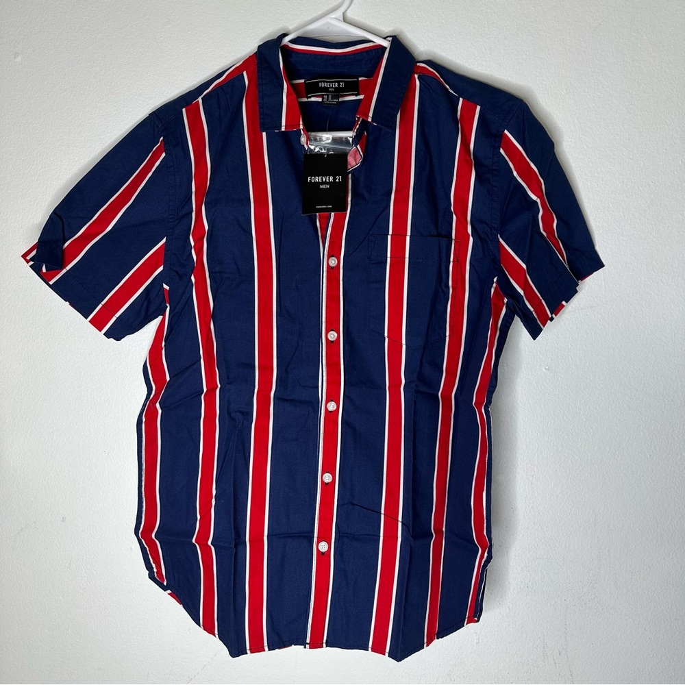 FOREVER 21 Button Down Short Sleeve Shirt.